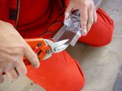 drobný detail můžeme zastřihnout nůžkami